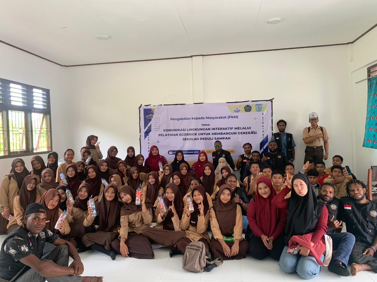 Kegiatan PkM UM Papua Hadirkan Edukasi Ecobrick untuk Generasi Peduli Lingkungan